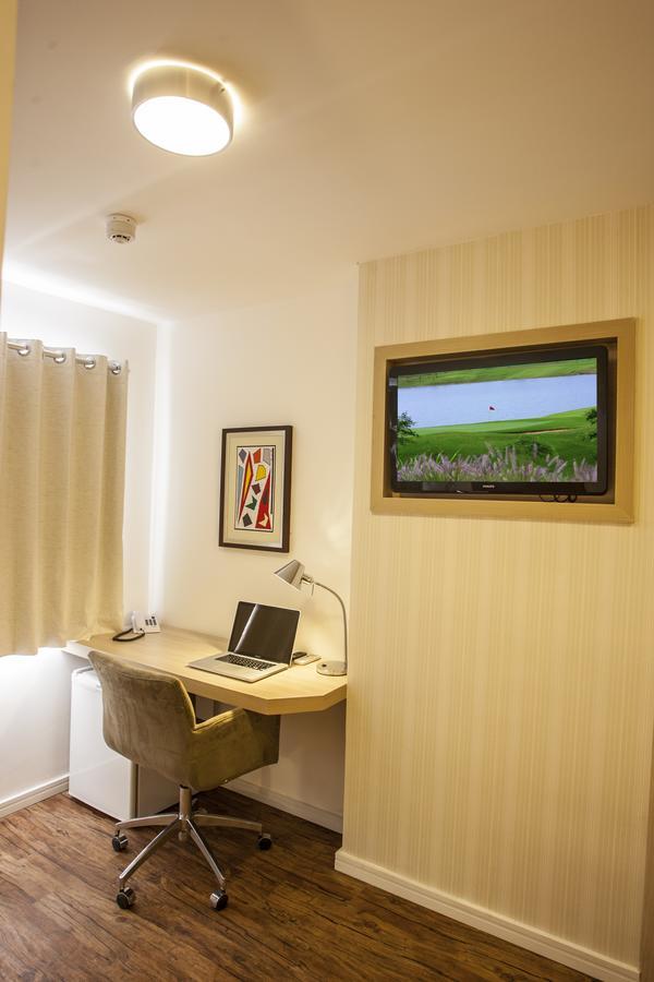 Hotel Aruja Bilik gambar
